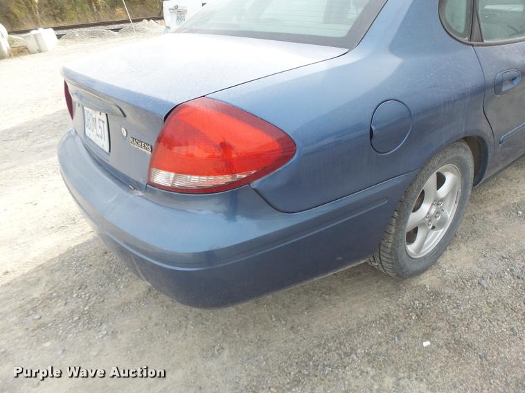 image for item K5547 2004 Ford Taurus