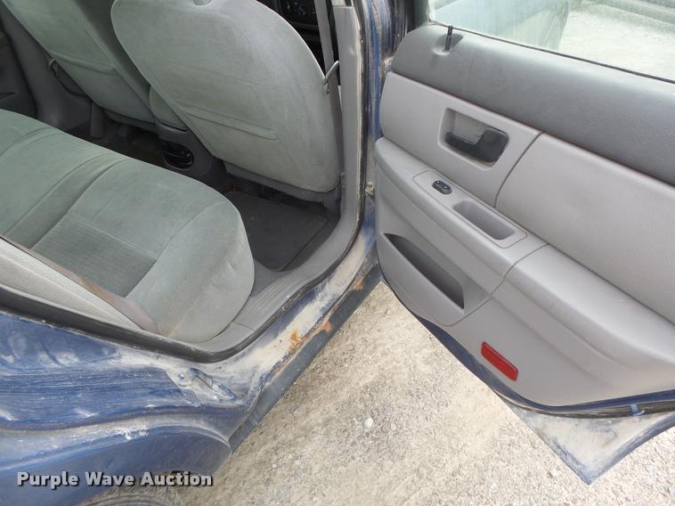 image for item K5547 2004 Ford Taurus