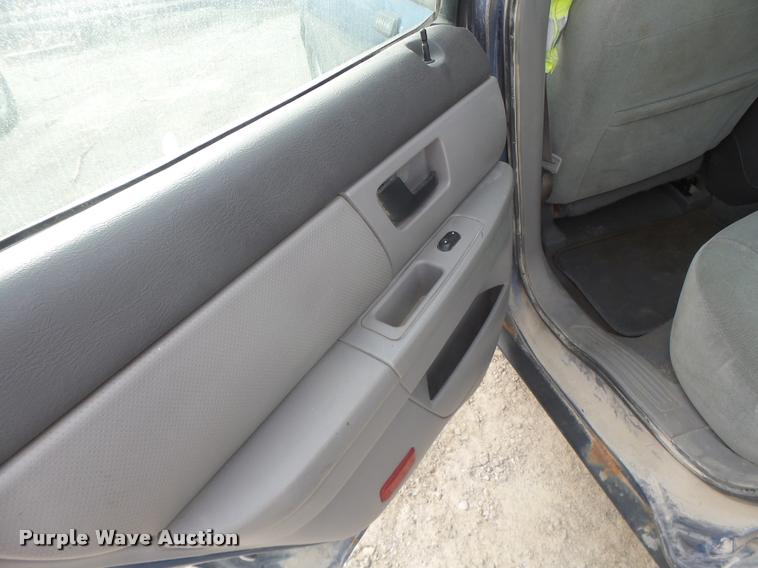 image for item K5547 2004 Ford Taurus