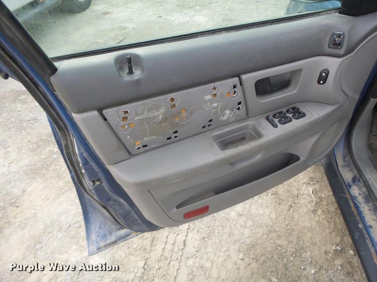 image for item K5547 2004 Ford Taurus