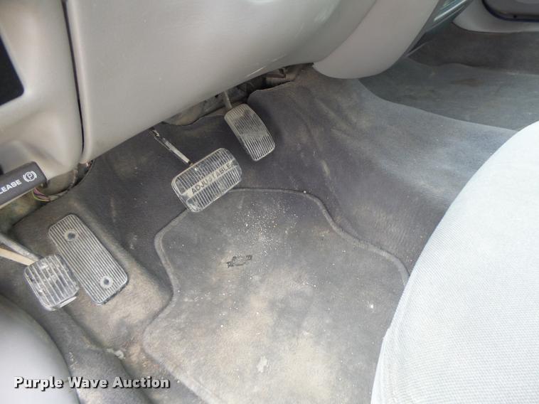 image for item K5547 2004 Ford Taurus