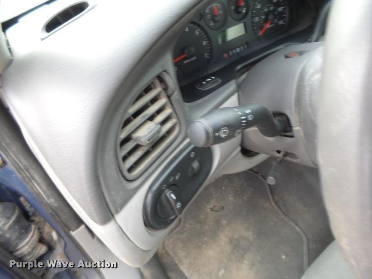 image for item K5547 2004 Ford Taurus