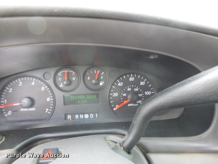 image for item K5547 2004 Ford Taurus