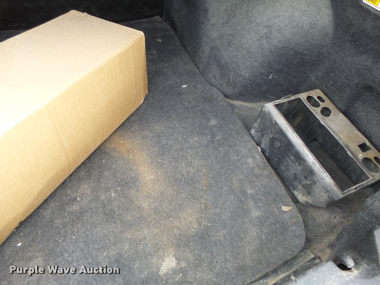 image for item K5547 2004 Ford Taurus