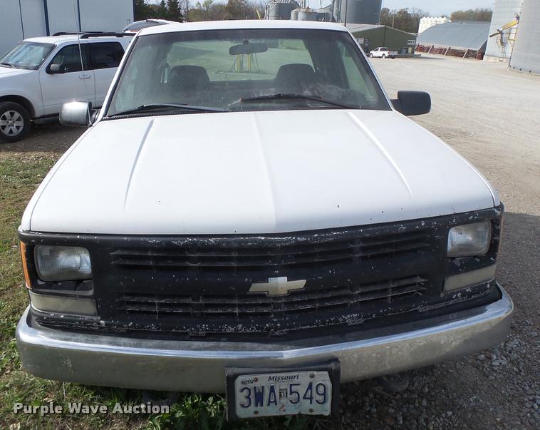 image for item K5571 1998 Chevrolet 2500 Ext. Cab pickup truck