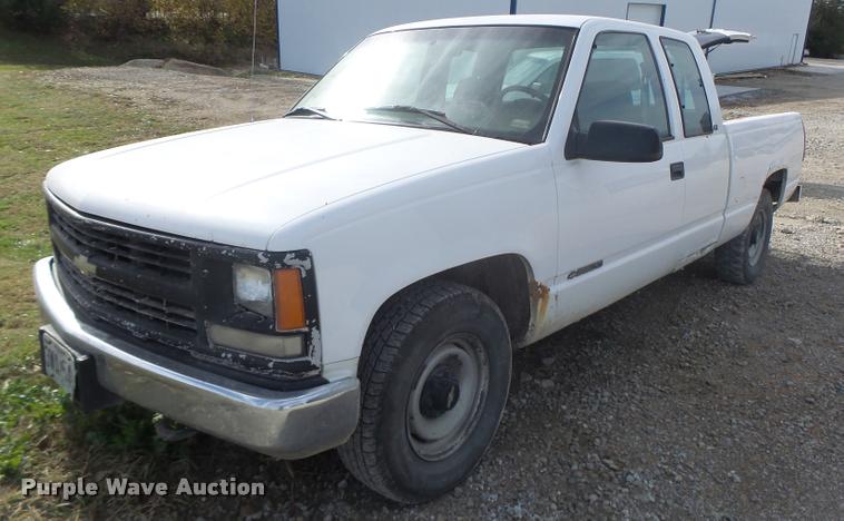 image for item K5571 1998 Chevrolet 2500 Ext. Cab pickup truck