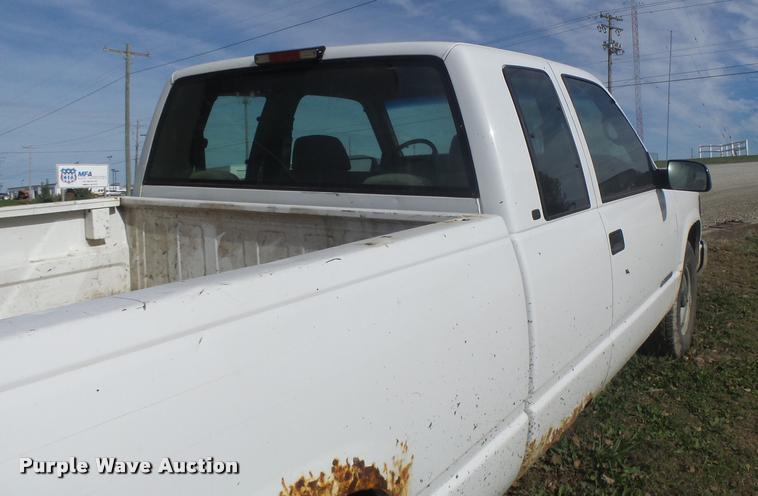 image for item K5571 1998 Chevrolet 2500 Ext. Cab pickup truck