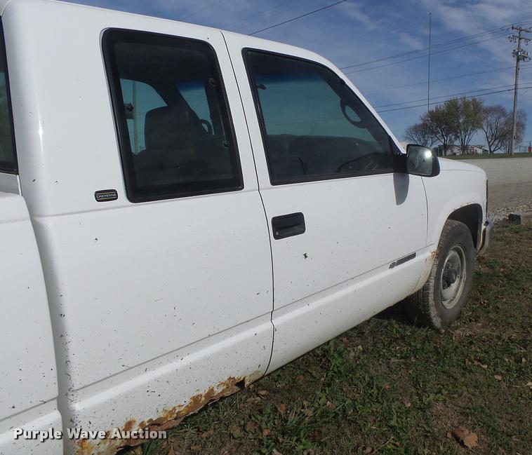 image for item K5571 1998 Chevrolet 2500 Ext. Cab pickup truck