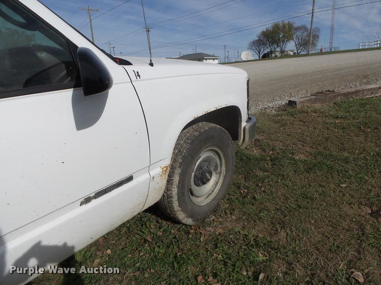 image for item K5571 1998 Chevrolet 2500 Ext. Cab pickup truck