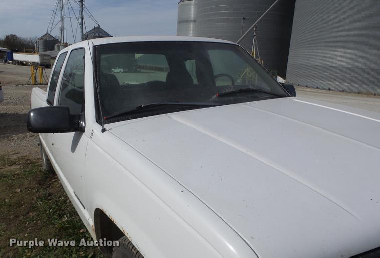 image for item K5571 1998 Chevrolet 2500 Ext. Cab pickup truck