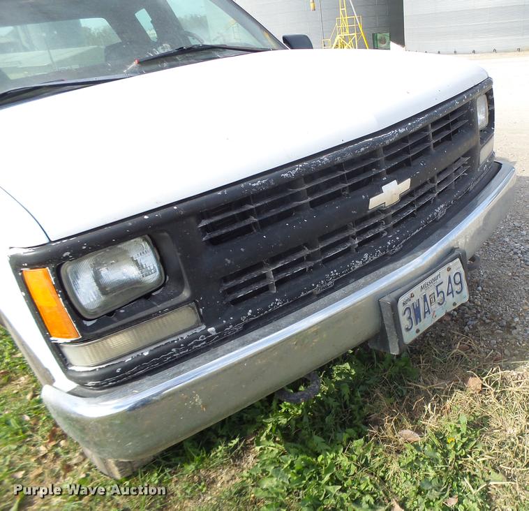 image for item K5571 1998 Chevrolet 2500 Ext. Cab pickup truck