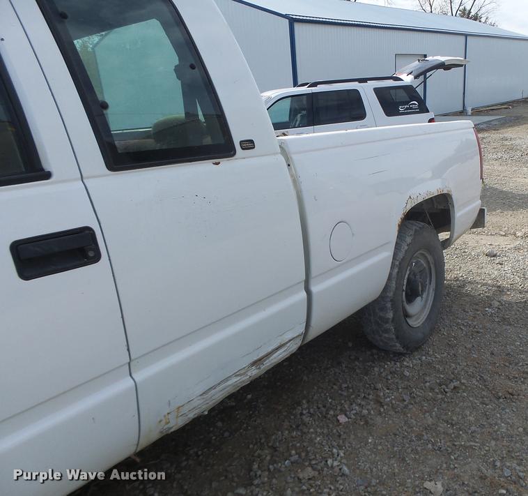 image for item K5571 1998 Chevrolet 2500 Ext. Cab pickup truck