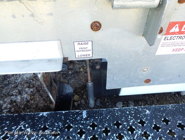 image for item K5592 2002 Brand FX service bed