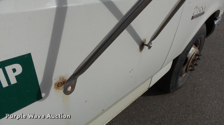 image for item K8101 1987 Ford F350 XL dump bed pickup truck