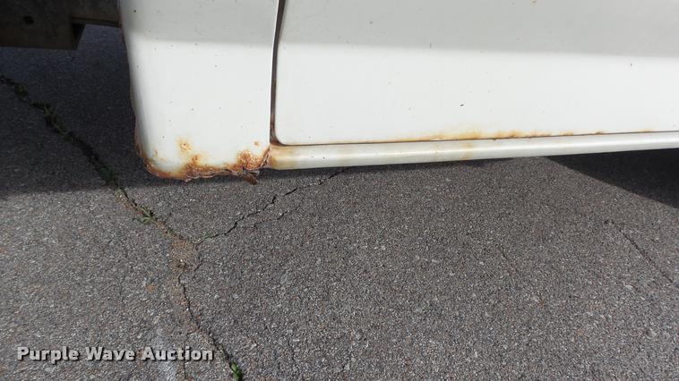 image for item K8101 1987 Ford F350 XL dump bed pickup truck