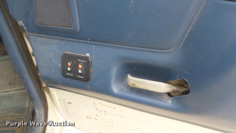 image for item K8101 1987 Ford F350 XL dump bed pickup truck