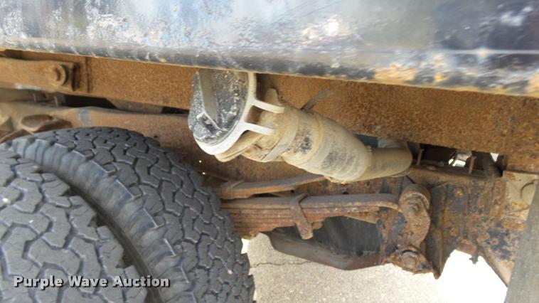 image for item K8101 1987 Ford F350 XL dump bed pickup truck