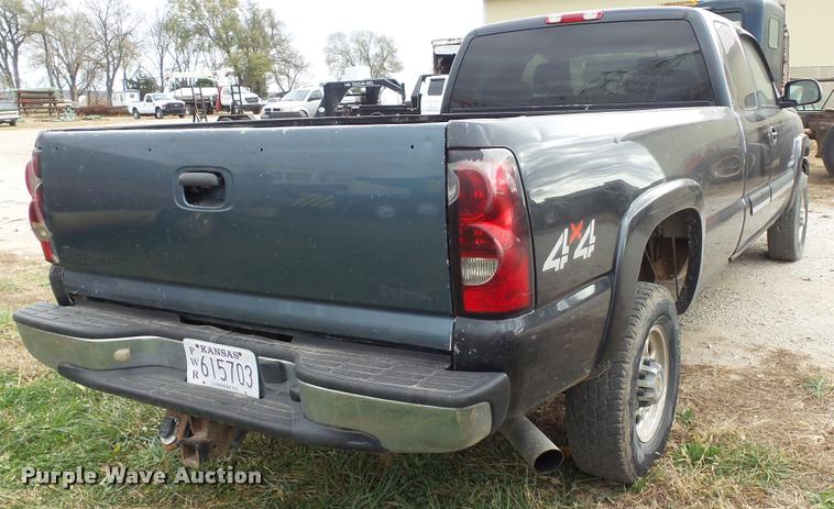 image for item K8104 2004 Chevrolet Silverado 2500 Ext. Cab pickup truck