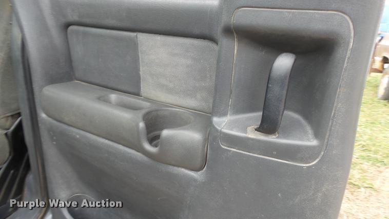image for item K8104 2004 Chevrolet Silverado 2500 Ext. Cab pickup truck