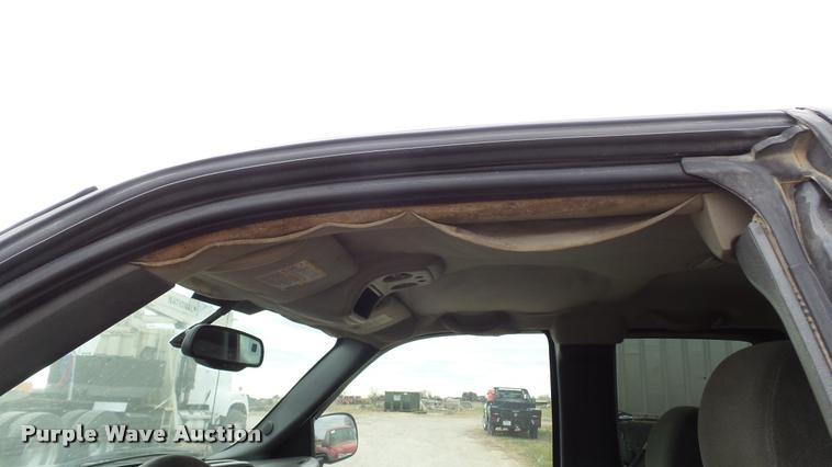 image for item K8104 2004 Chevrolet Silverado 2500 Ext. Cab pickup truck