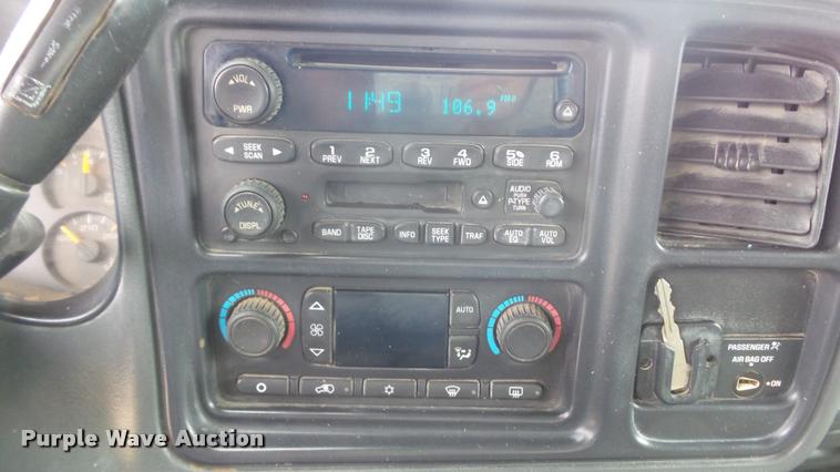 image for item K8104 2004 Chevrolet Silverado 2500 Ext. Cab pickup truck