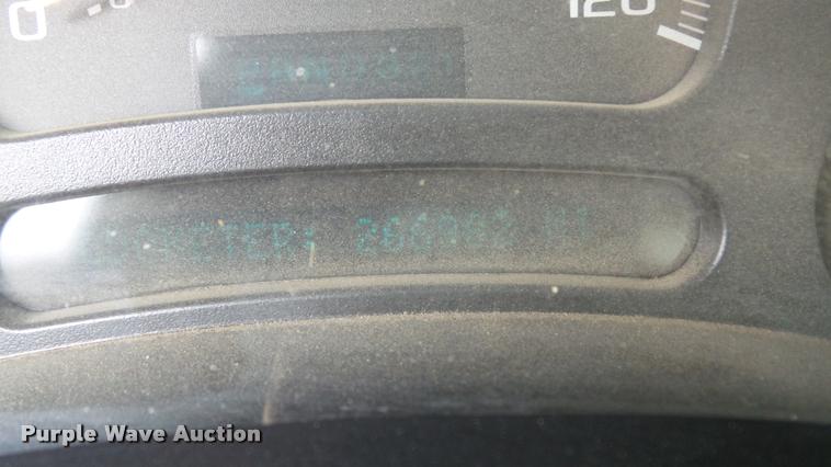 image for item K8104 2004 Chevrolet Silverado 2500 Ext. Cab pickup truck