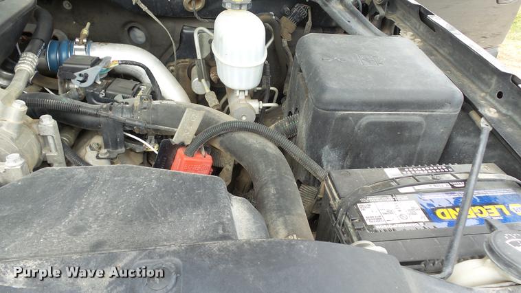 image for item K8104 2004 Chevrolet Silverado 2500 Ext. Cab pickup truck