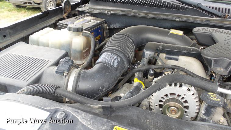 image for item K8104 2004 Chevrolet Silverado 2500 Ext. Cab pickup truck