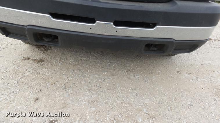 image for item K8104 2004 Chevrolet Silverado 2500 Ext. Cab pickup truck