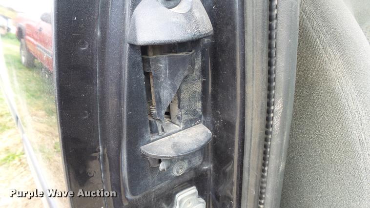 image for item K8104 2004 Chevrolet Silverado 2500 Ext. Cab pickup truck