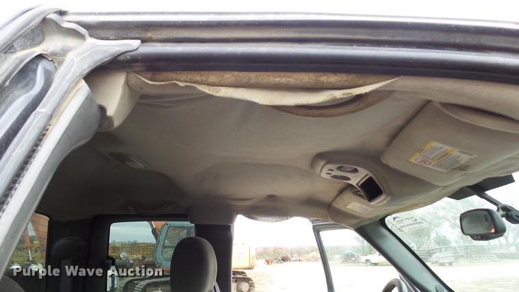 image for item K8104 2004 Chevrolet Silverado 2500 Ext. Cab pickup truck