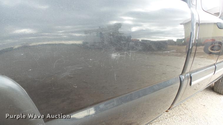 image for item K8104 2004 Chevrolet Silverado 2500 Ext. Cab pickup truck