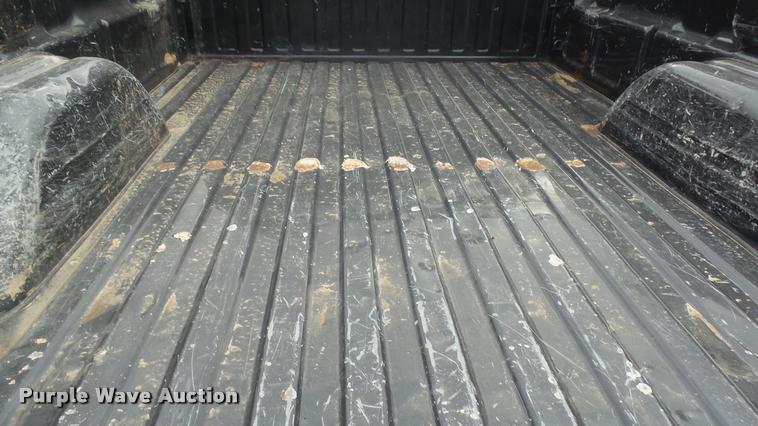 image for item K8104 2004 Chevrolet Silverado 2500 Ext. Cab pickup truck