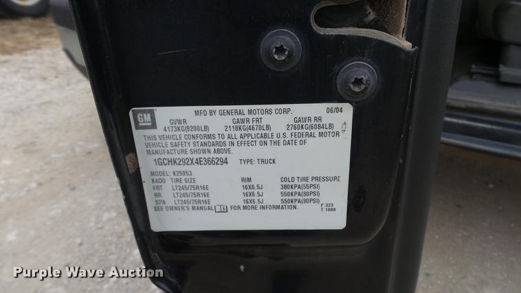 image for item K8104 2004 Chevrolet Silverado 2500 Ext. Cab pickup truck