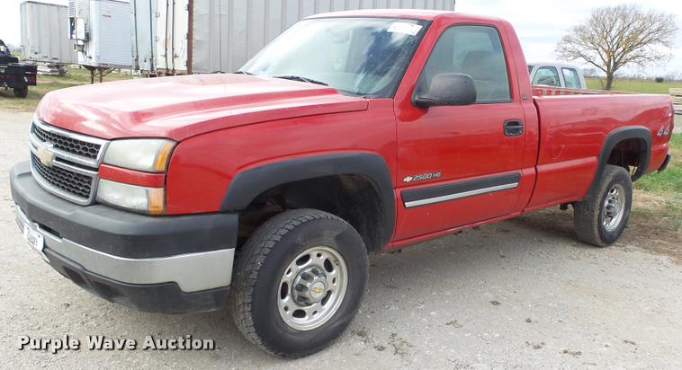 image for item K8105 2006 Chevrolet Silverado 2500 pickup truck