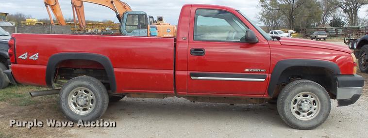 image for item K8105 2006 Chevrolet Silverado 2500 pickup truck