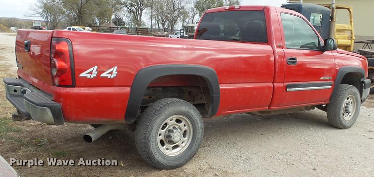 image for item K8105 2006 Chevrolet Silverado 2500 pickup truck