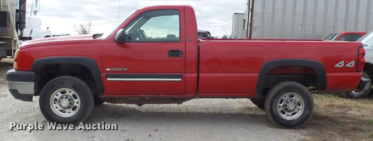 image for item K8105 2006 Chevrolet Silverado 2500 pickup truck