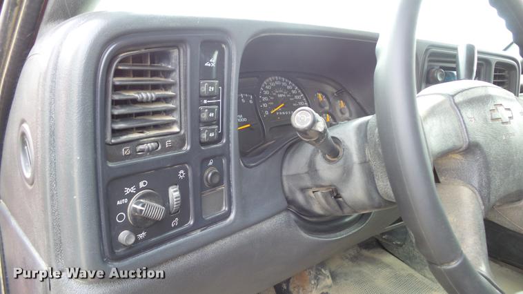 image for item K8105 2006 Chevrolet Silverado 2500 pickup truck