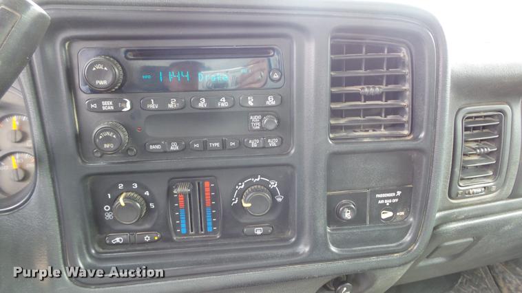 image for item K8105 2006 Chevrolet Silverado 2500 pickup truck