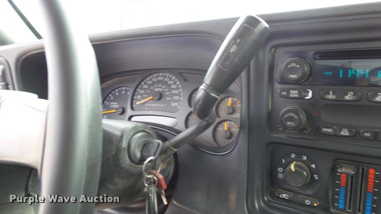 image for item K8105 2006 Chevrolet Silverado 2500 pickup truck