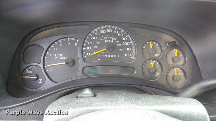 image for item K8105 2006 Chevrolet Silverado 2500 pickup truck