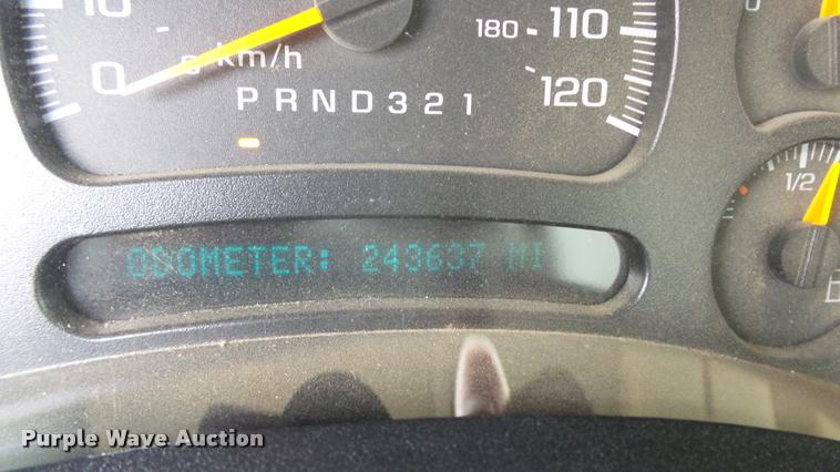 image for item K8105 2006 Chevrolet Silverado 2500 pickup truck