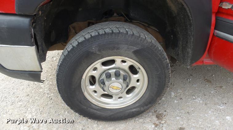 image for item K8105 2006 Chevrolet Silverado 2500 pickup truck