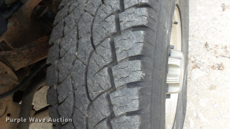 image for item K8105 2006 Chevrolet Silverado 2500 pickup truck