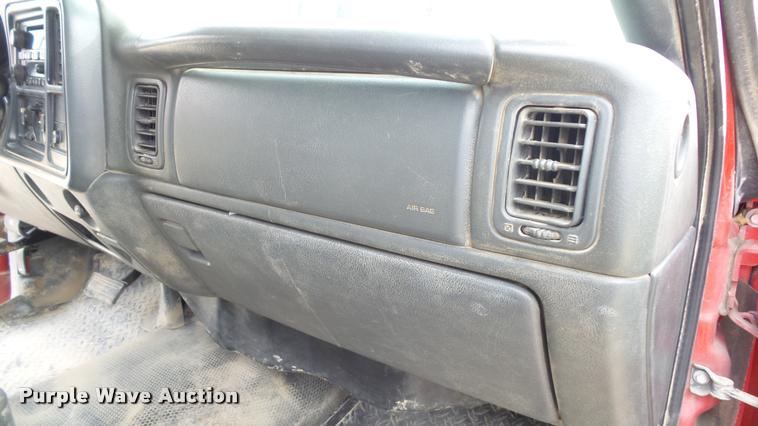 image for item K8105 2006 Chevrolet Silverado 2500 pickup truck
