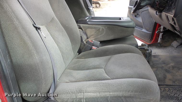 image for item K8105 2006 Chevrolet Silverado 2500 pickup truck