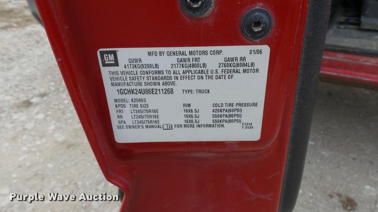 image for item K8105 2006 Chevrolet Silverado 2500 pickup truck