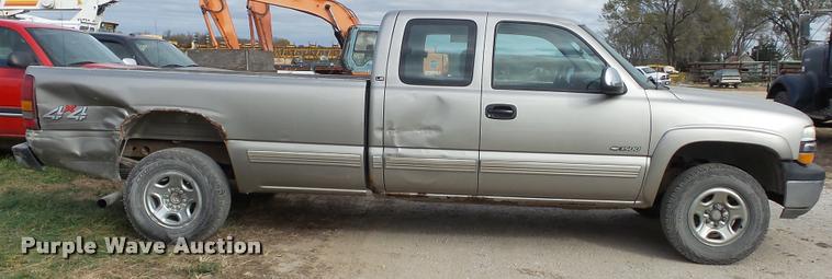 image for item K8106 2001 Chevrolet Silverado 1500 LS Ext. Cab pickup truck