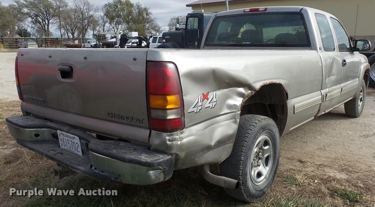 image for item K8106 2001 Chevrolet Silverado 1500 LS Ext. Cab pickup truck